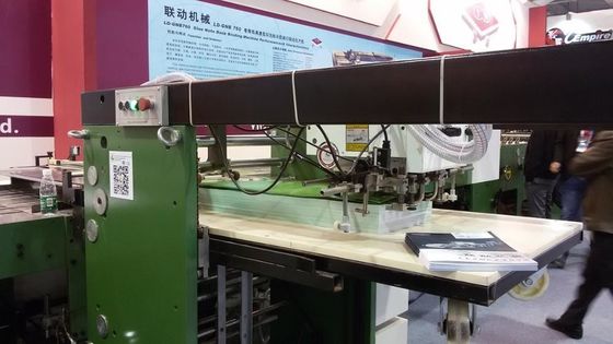 Effizientere Produktion von Linienblättern und Schreibheften mit vollautomatischer Maschine