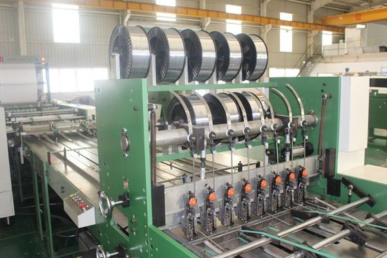 Effizientere Produktion von Linienblättern und Schreibheften mit vollautomatischer Maschine